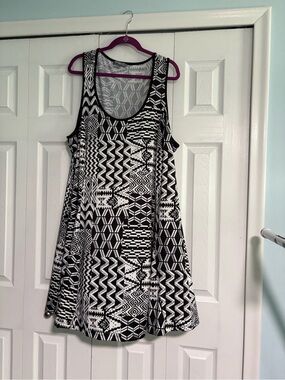 Black & White Geometric Tank Midi Dress Size 2x